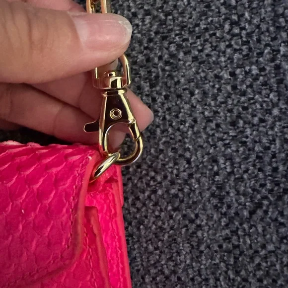 Tory Burch Hot Pink Crossbody Reptile Bag with Gold Chain - Picture 4 of 13